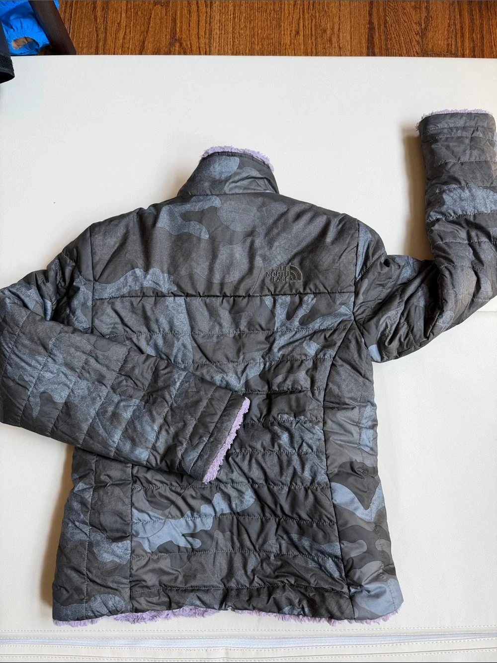 The North Face Girls Reversible Fleece Camo Jacket Purple Size M (10/12)